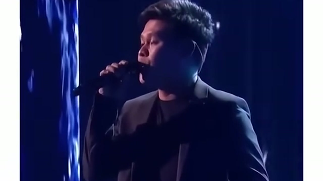 Marcelito Pomoy holding a note during his dual-voice performance
